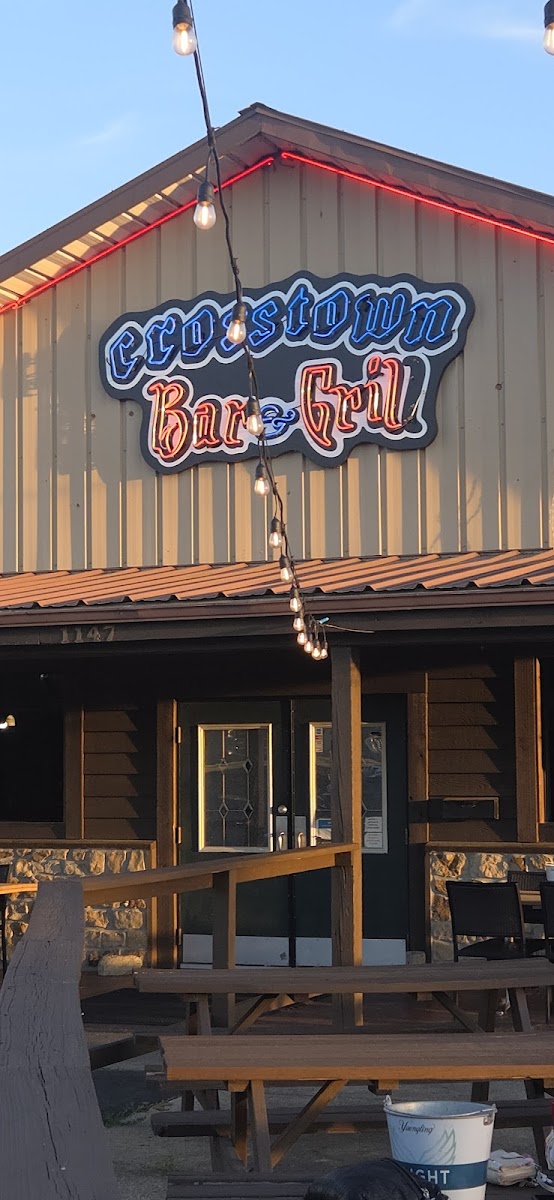 Crosstown Bar & Grill